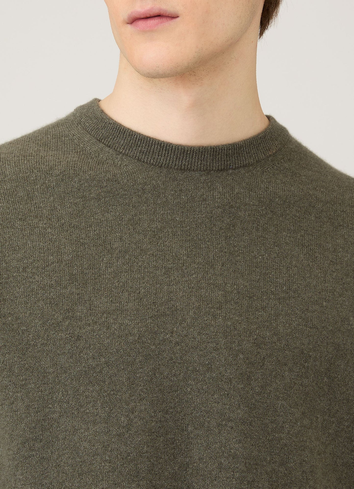 Mens Cashmere Crew Neck Jumper In Khaki Mjum8291 Gngy