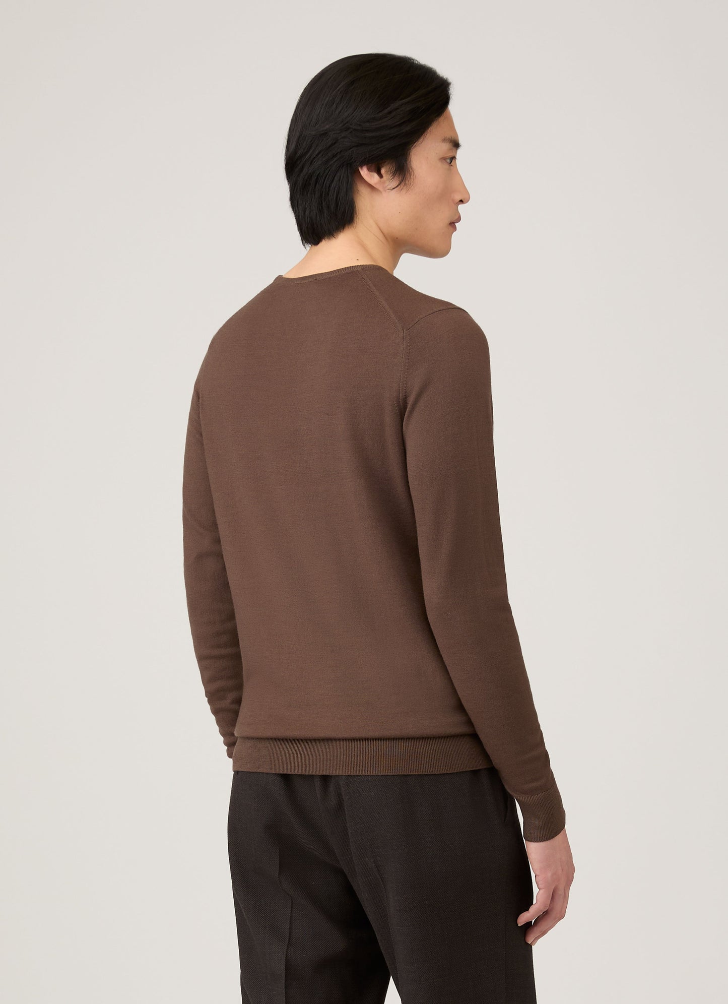 Mens Extra Fine Merino Crew Neck In Bark Mjum8058 Brgc