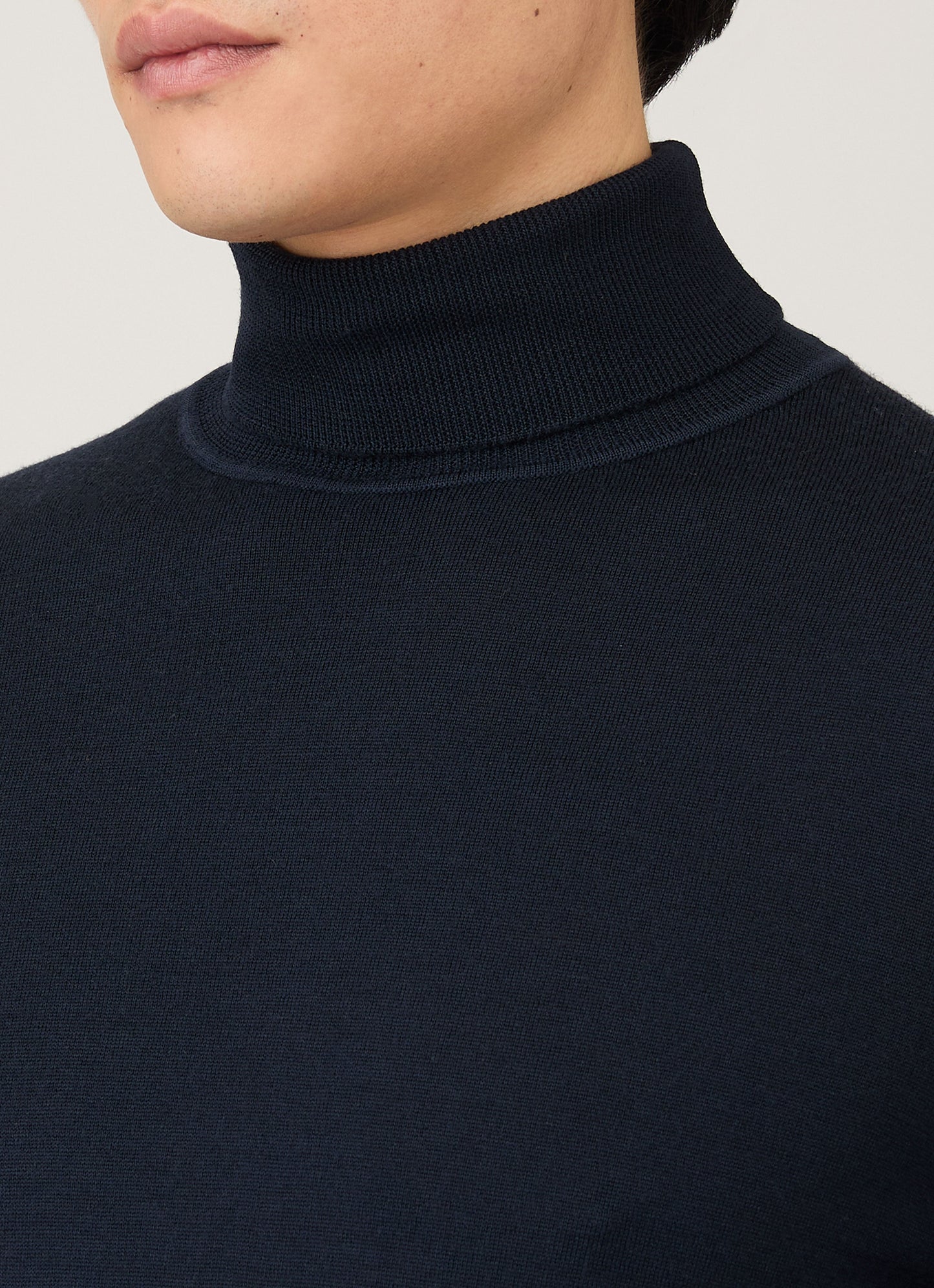 Mens Extra Fine Merino Roll Neck In Navy Mjum8071 Buaa
