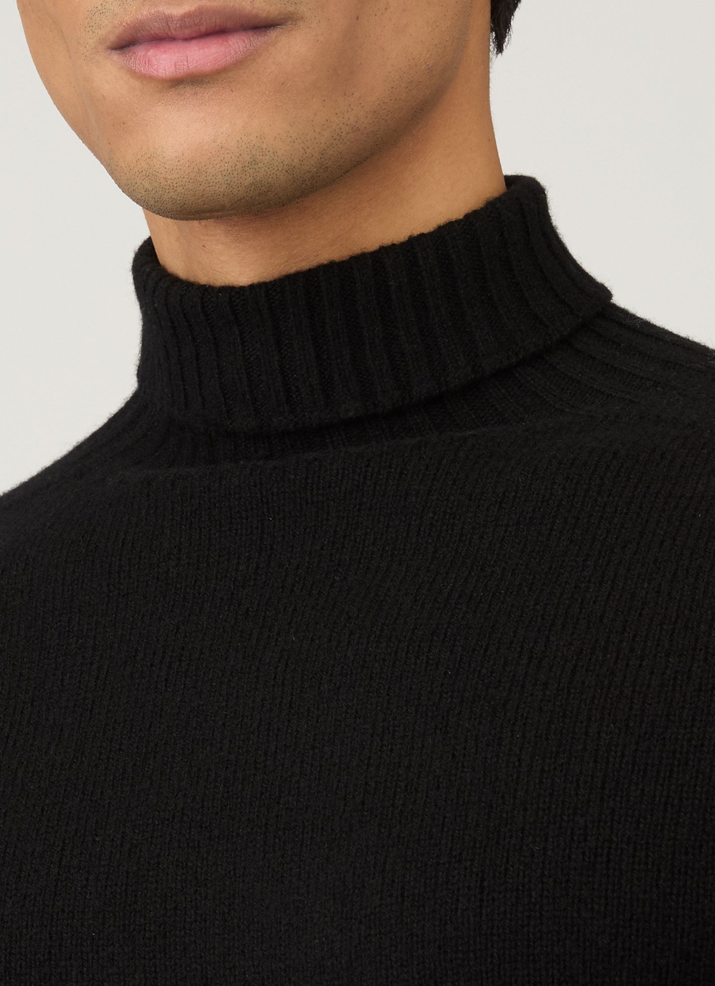 Mens Lambswool Roll Neck In Black Mjum8129 Bkaa