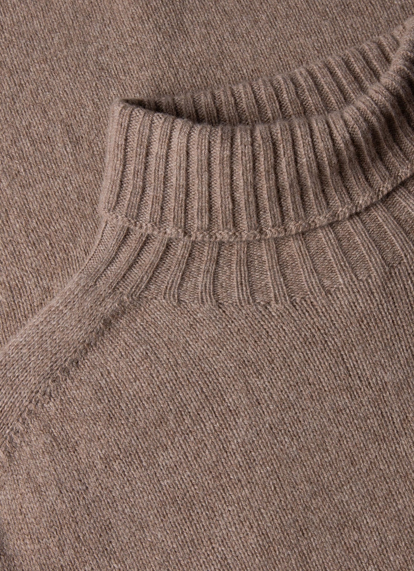 Mens Lambswool Roll Neck In Sandstone Mjum8129 Brfc