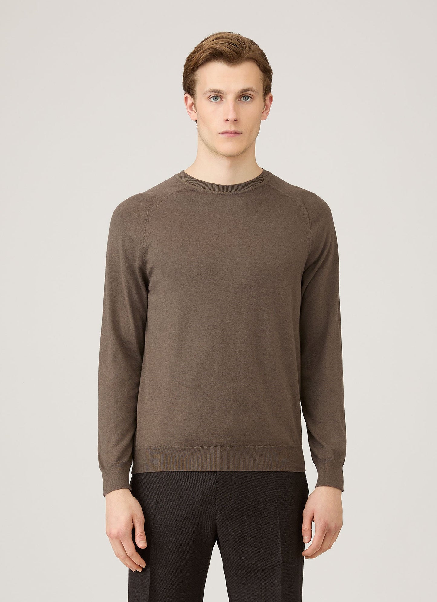 Mens Sea Island Cashmere Crew Neck Jumper In Bark Mjum8203 Brgc